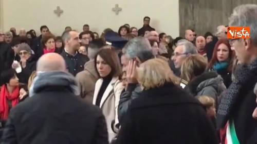 Funerali bimbo ucciso a Cardito, le lacrime del padre durante la funzione in chiesa