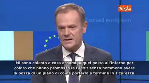 Tusk: "All'inferno chi ha promosso la Brexit senza piano"