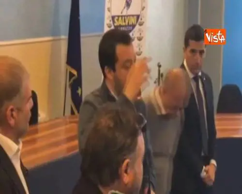 Carta identità, Salvini: “Ho eliminato ‘genitore x’ perché si intuisce chi è mamma e papa”