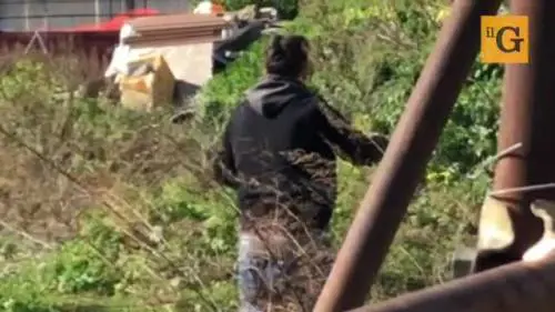 Napoli, nel parco della Marinella: tra rifiuti, tossicodipendenti e disperati