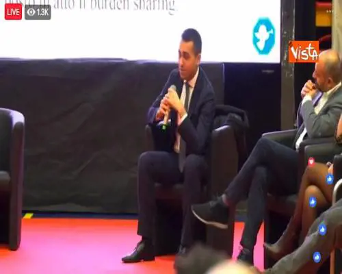 Banche, Di Maio: “Lettera Commissione Ue? Io e Matteo ce ne freghiamo” 
