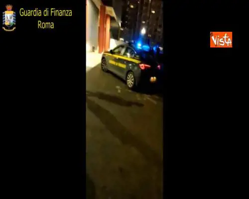 Sequestrati 50mila bulbi di papavero da oppio, due arresti a Roma