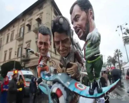 Carnevale di Viareggio, le immagini della prima sfilata