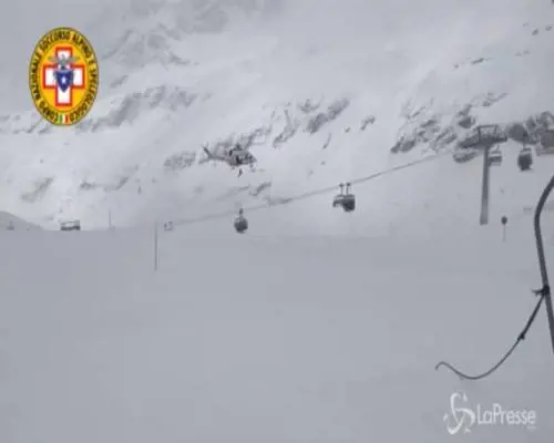 Cervinia, l'evacuazione della seggovia bloccata