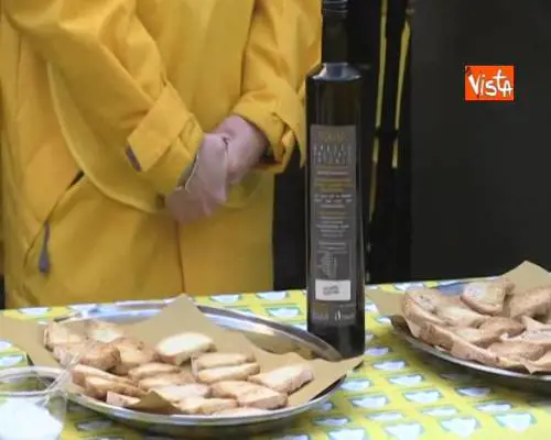 Pecorino e bruschette, pastori sardi e agricoltori protestano in piazza Montecitorio
