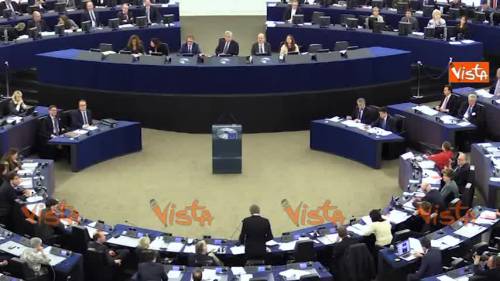 Verhofstadt: "Conte burattino di Salvini e Di Maio"
