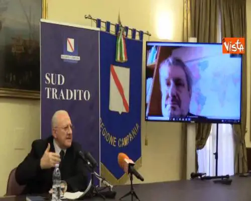 Autonomia, De Luca: “De Magistris pronto a collaborare? Io ballo da solo”