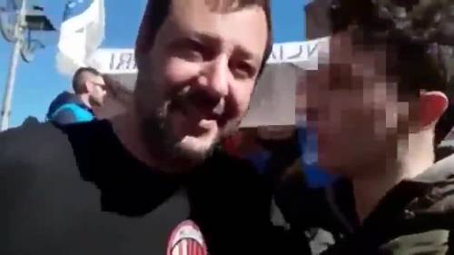 Video-selfie beffa per Salvini: "Più accoglienza, più 49 milioni"