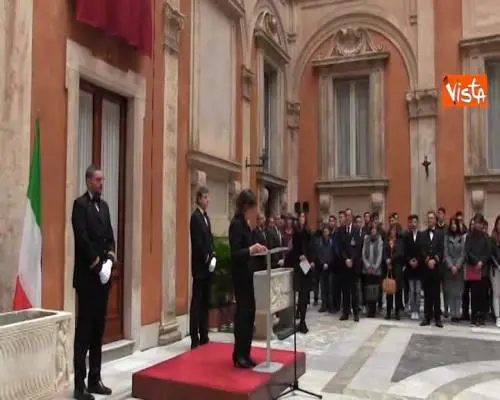 Casellati alla cerimonia di riposizionamento lapide del 1871 nel cortile di palazzo Madama