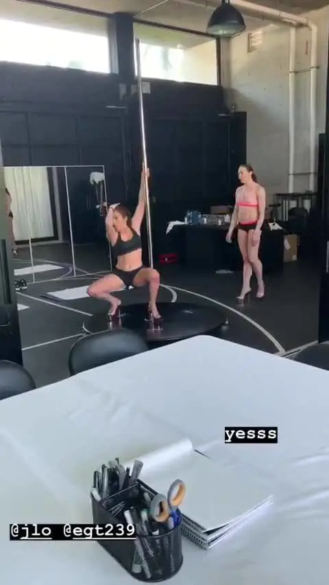 La sexy pole dance di Jennifer Lopez
