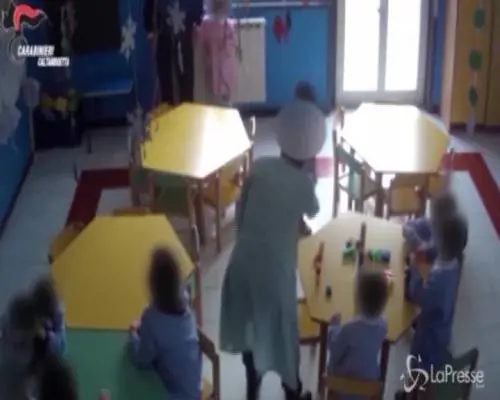 Maltrattamenti all'asilo, maestra ai domiciliari nel Nisseno