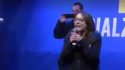 La gaffe della leghista: "Il Pd non ha aiutato i minori a prostituirsi"