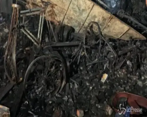 Inferno di fuoco in Bangladesh, vittime e feriti a Dacca