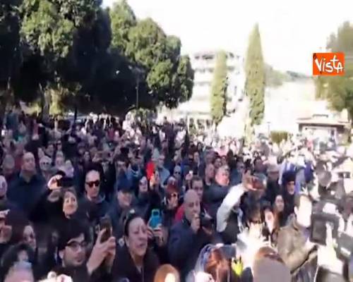 Regionali in Sardegna, Salvini: “Quelli della sinistra fittano i teatri noi in piazza tra la gente”
