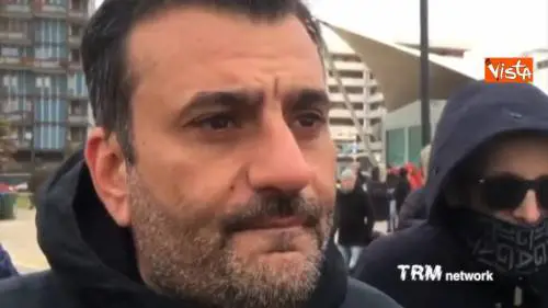 Mercantile incagliato sul litorale a Bari, Decaro: “Operazioni riprenderanno con mare meno agitato”