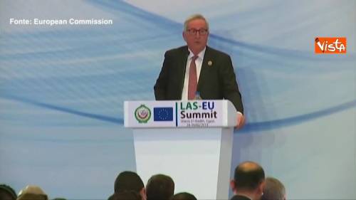 Il telefono di Juncker squilla durante la conferenza stampa: "È mia moglie, la solita sospettosa"