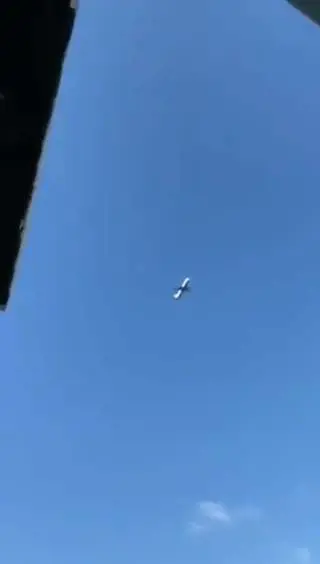 Il vento fa barcollare l'aereo: il filmato di chi era a terra