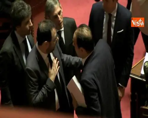 Casellati dopo bagarre: "Basta manette e impiccati contrari a Stato diritto. Diamo cattivo esempio"