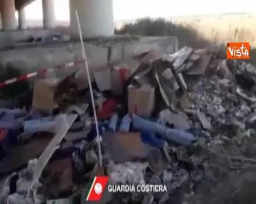 Rifiiuti e scarichi illegali, blitz della Guardia Costiera in Campania