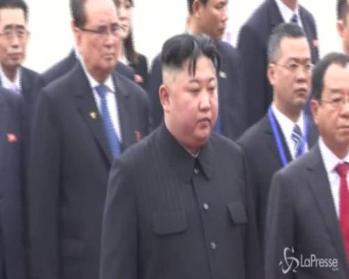 Kim Jong-un lascia il Vietnam dopo un tributo ad Ho Chi Minh