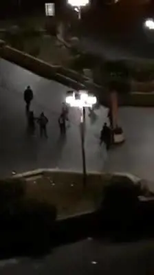 Napoli, così il branco aggredisce i passanti al Centro Direzionale