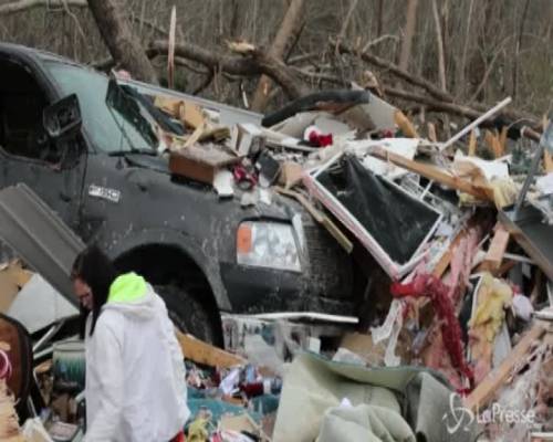 Usa, la devastazione lasciata dai tornado in Alabama