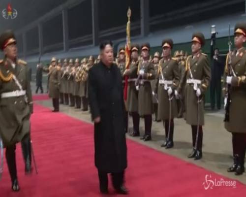 Kim Jong Un rientra in patria, accoglienza da eroe