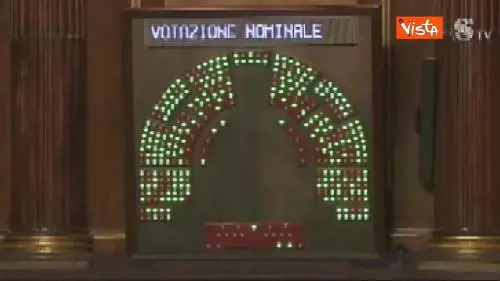 Calderoli in aula fa outing sulla sua malattia, tutti i presenti applaudono