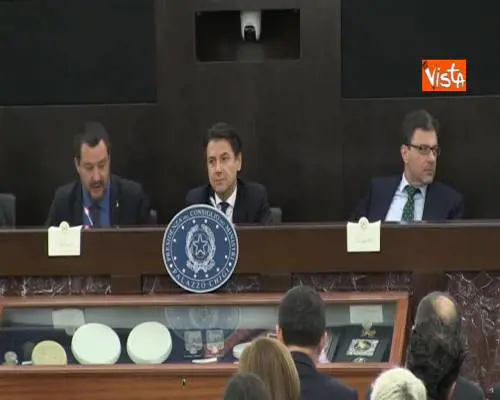 Salvini: “Chi aspetta che il Governo cada aspetterà a lungo”