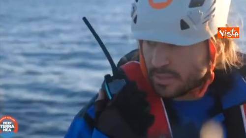 Ong Mediterranea salva 49 migranti al largo della Libia, il video dei soccorsi