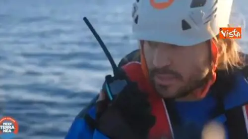 Ong Mediterranea salva 49 migranti al largo della Libia, il video dei soccorsi
