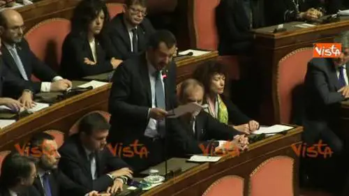 Diciotti, Salvini: "Italiani mi pagano stipendio affinchè difenda confini"