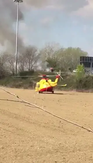Dà fuoco a bus nel Milanese: arrestato un senegalese