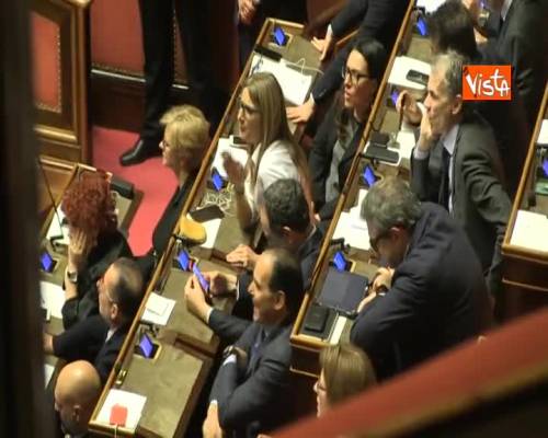 Diciotti, Giarrusso: “M5s vota no autorizzazione con orgoglio”. Salvini gli stringe la mano