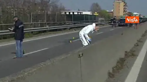 Bus a Milano in fiamme, le immagini dall'autostrada dopo le fiamme