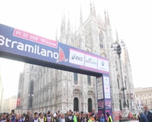 Stramilano, al via la maratona in piazza del Duomo: 60mila persone