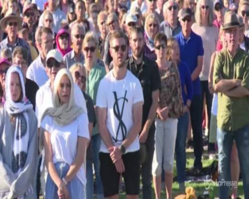 Christchurch, 40mila persone alla veglia per le vittime dell'attentato terroristico