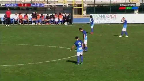 Il telecronista: "Una donna ad arbitrare la partita? Uno schifo"