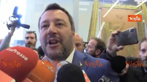 Banche, Salvini: “Tria firmi i decreti per rimborsi a truffati, non possiamo aspettare l'Europa”