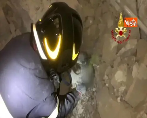 Le immagini del recupero delle spoglie di Santa Maria del popolo degli Incurabili a Napoli