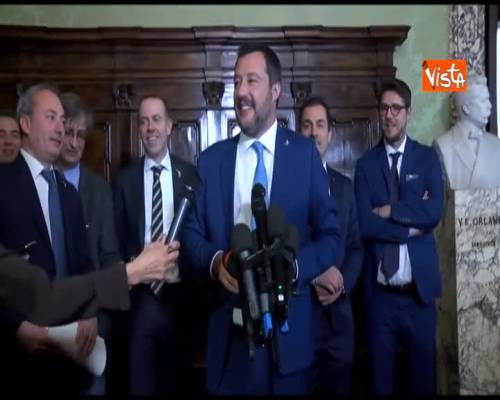 Salvini pronto per dichiarare ma si ferma: “Aspetto la mia squadra” e scherza “Siamo l’A-Team”
