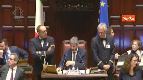 Violenza donne, deputate FI occupano banchi governo per protesta, seduta sospesa alla Camera
