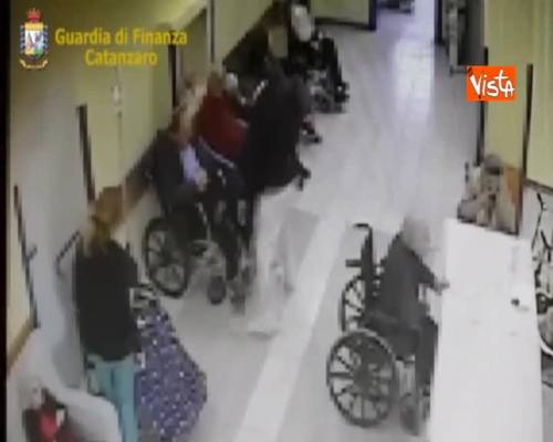 Anziani maltrattati in una casa di riposo a Catanzaro, 16 indagati e 5 arresti 
