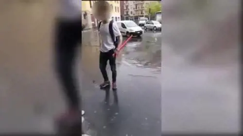 Milano, armato di katana minaccia i passanti