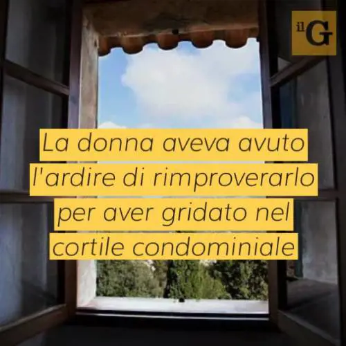 Siena, sfonda portone della vicina e la picchia, rumeno alla sbarra