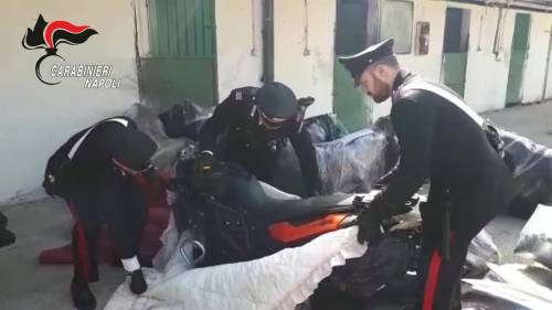 Nella scuderia la rimessa per le moto rubate 