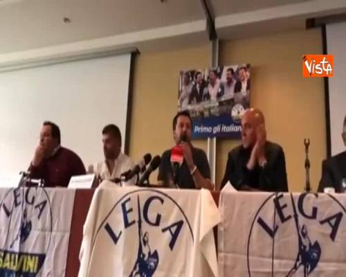 Salvini su Roma: "Per incapacità di un sindaco non possono pagare gli italiani"