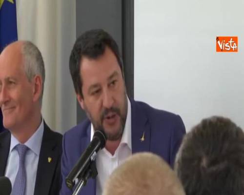 Migranti, Salvini: “Io di nuovo indagato ma finché sarò ministro porti resteranno chiusi”
