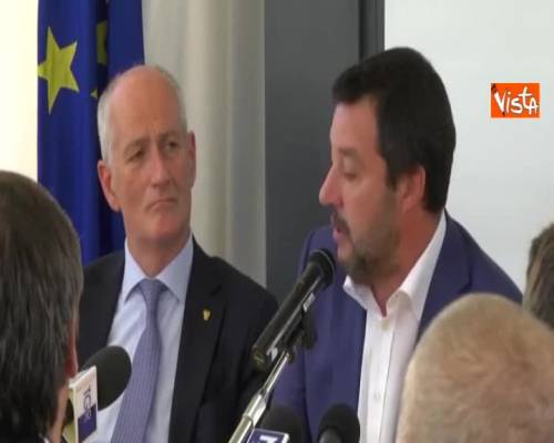 Libia, Salvini a Di Maio: “Su confini decido io, lui si occupi di Lavoro”