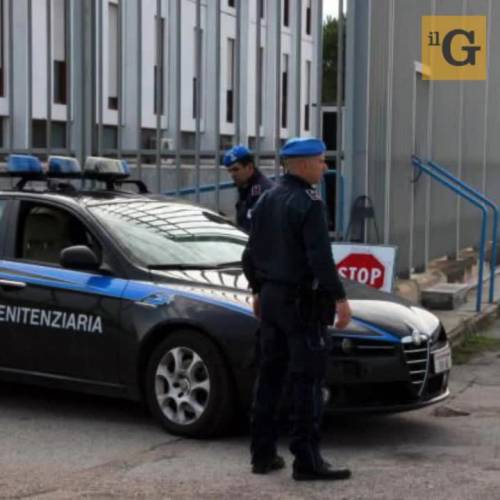 Bari, detenuto georgiano aggredisce 3 agenti e li manda in ospedale